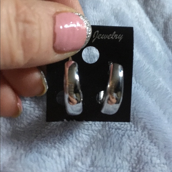 Sterling Silver .925 Hoop Earrings - Picture 1 of 4